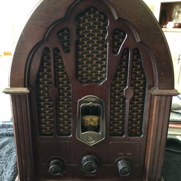 1920's Replica Cathedral radio - Picture 1 of 5